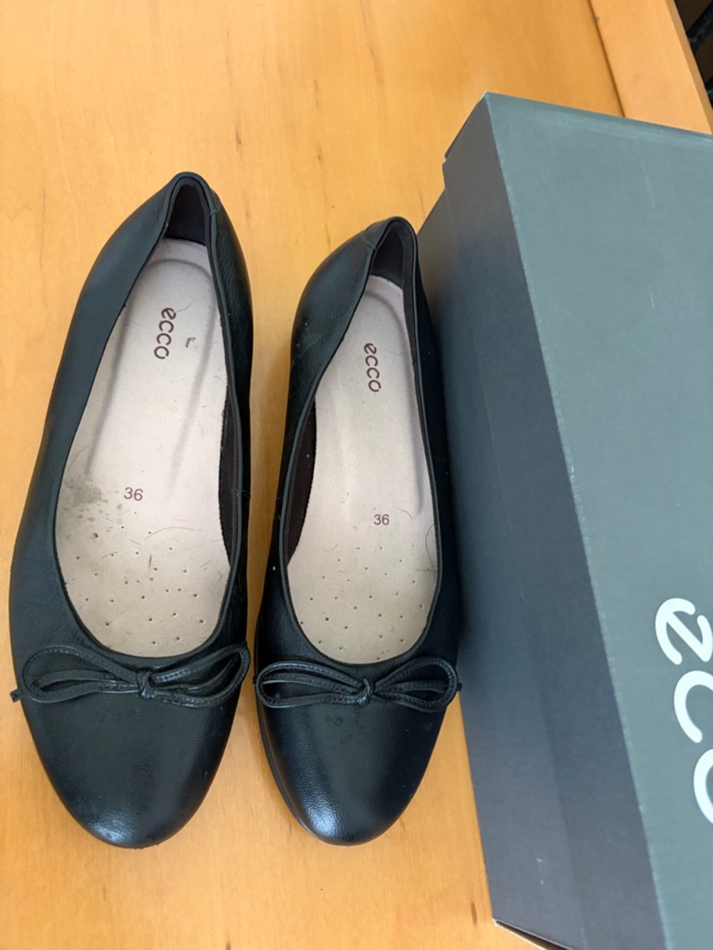 Ecco Black Leather Bow Ballet Flats